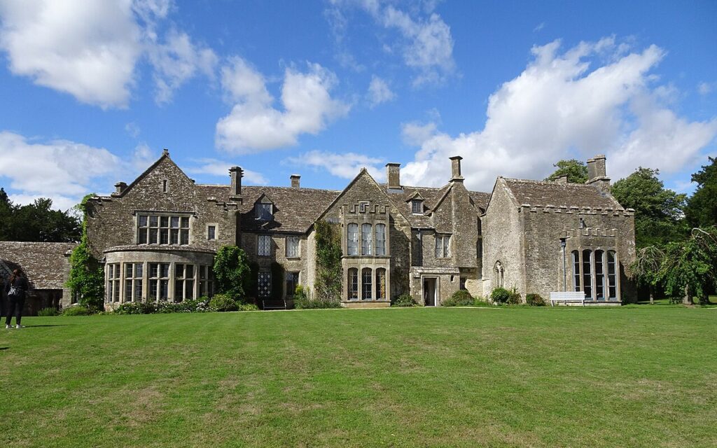 Photo of Chavenage House, Tetbury, Gloucestershire, UK by Nigel Thompson, CC BY-SA 2.0 , via Wikimedia Commons